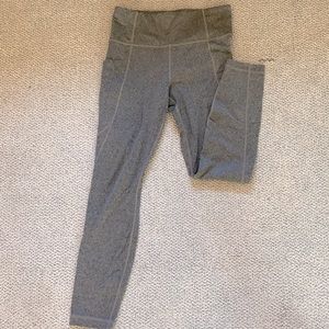 Like new!!  Athleta Salutation Stash 7/8 Tight